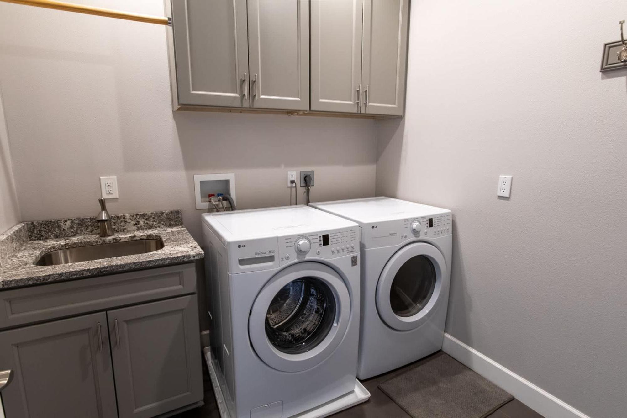5 Bed 3 Bath Uptown Sedona-Game Room-Sauna-Cold Plunge-Jacuzzi-Gym ภายนอก รูปภาพ