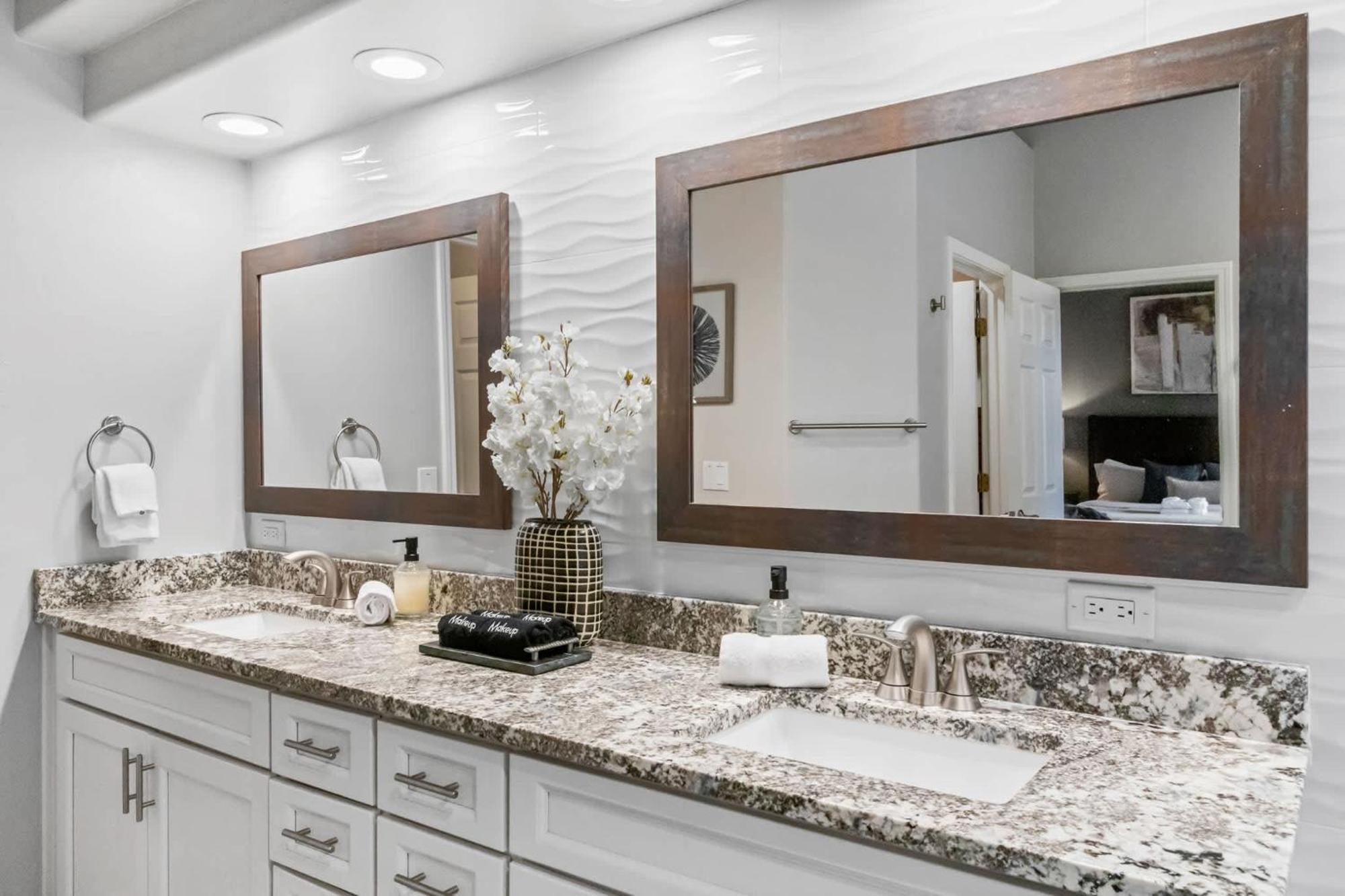 5 Bed 3 Bath Uptown Sedona-Game Room-Sauna-Cold Plunge-Jacuzzi-Gym ภายนอก รูปภาพ