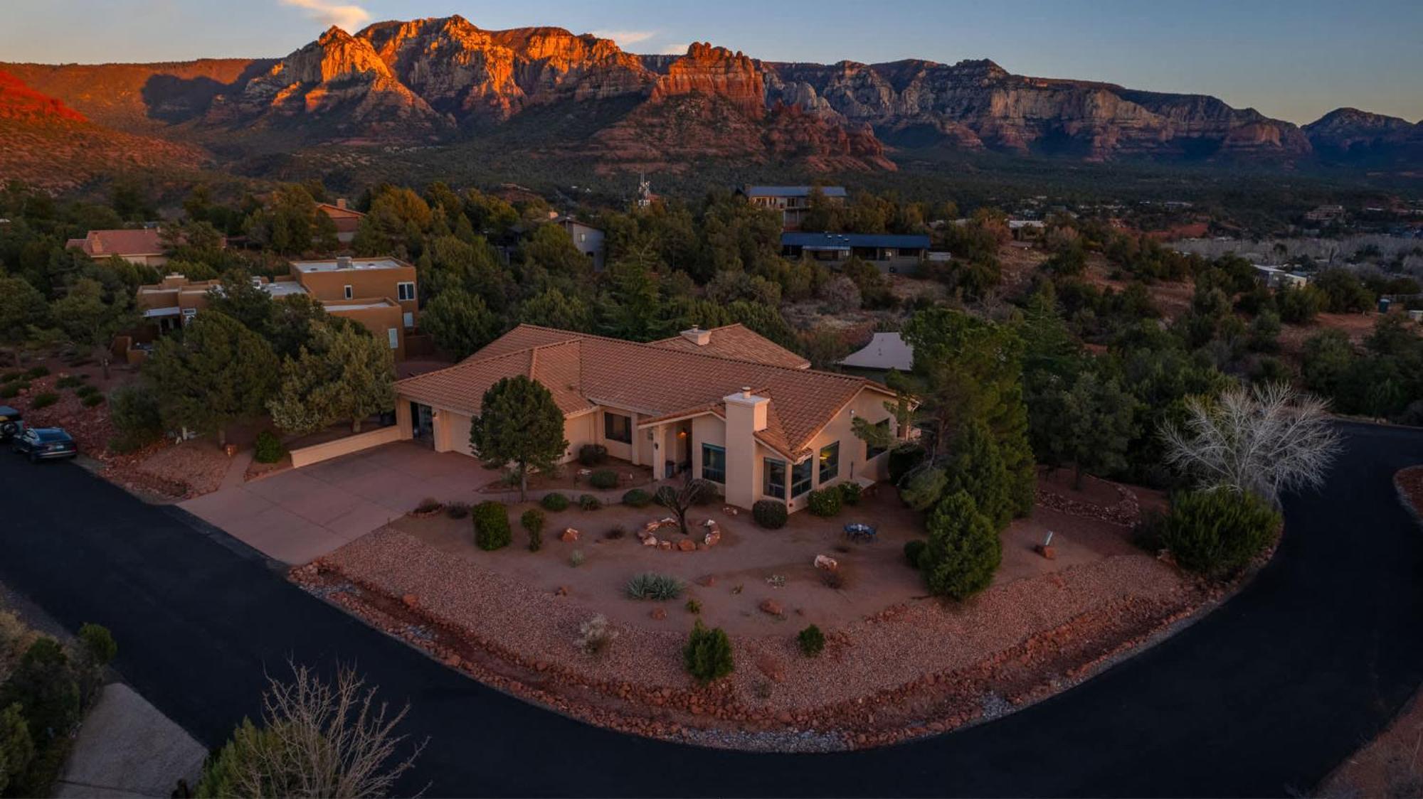 5 Bed 3 Bath Uptown Sedona-Game Room-Sauna-Cold Plunge-Jacuzzi-Gym ภายนอก รูปภาพ